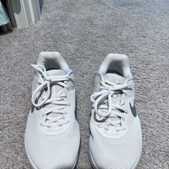 Women’s Nike Tennis shoes - Picture 2 of 6